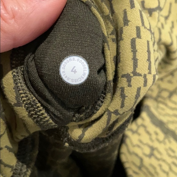 Lululemon RARE Wunder Under Dark Olive 4 EUC - Picture 5 of 6